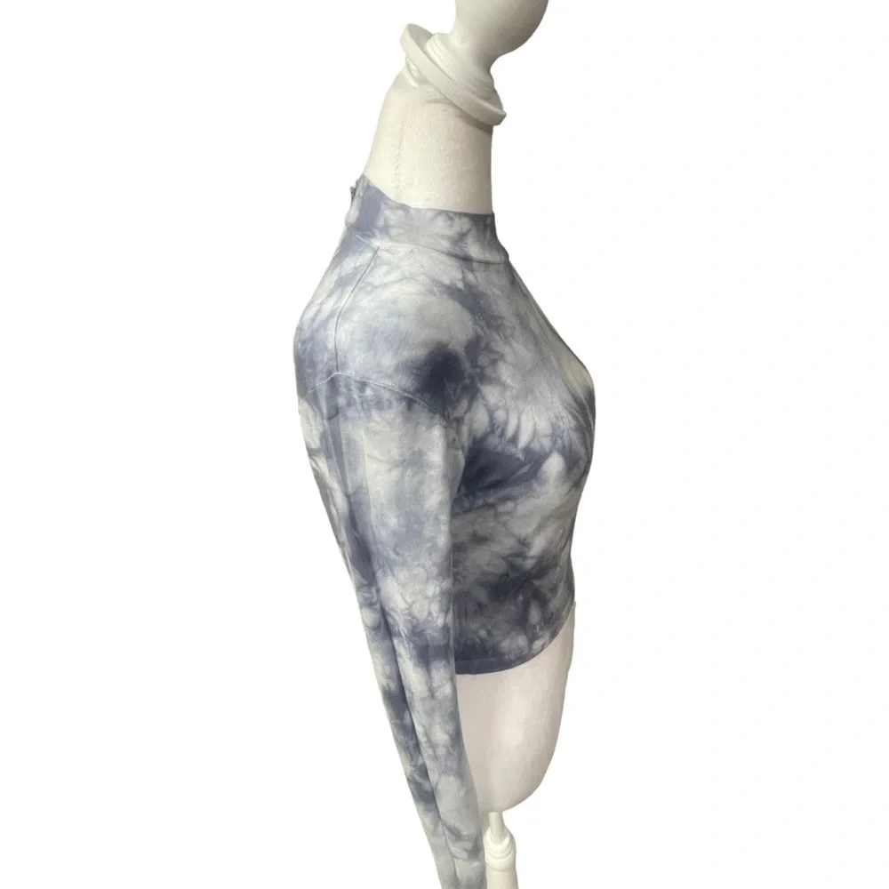 Aeropostale. Sz Small. Crop Top.. Small hole Rt arm. - Picture 8 of 16
